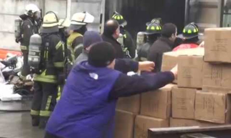 Fuego en contenedor suspendió el tránsito por varios minutos y obligó la concurrencia de cuatro compañías de bomberos de Osorno