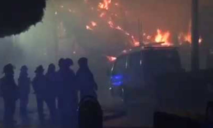 Gran incendio destruyó cuatro viviendas en Ancud