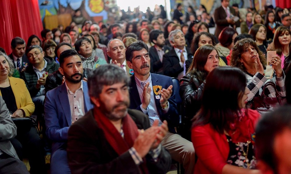 Día del Profesor: Reconocen a docentes por 35, 40 y 45 años de servicios en Calbuco