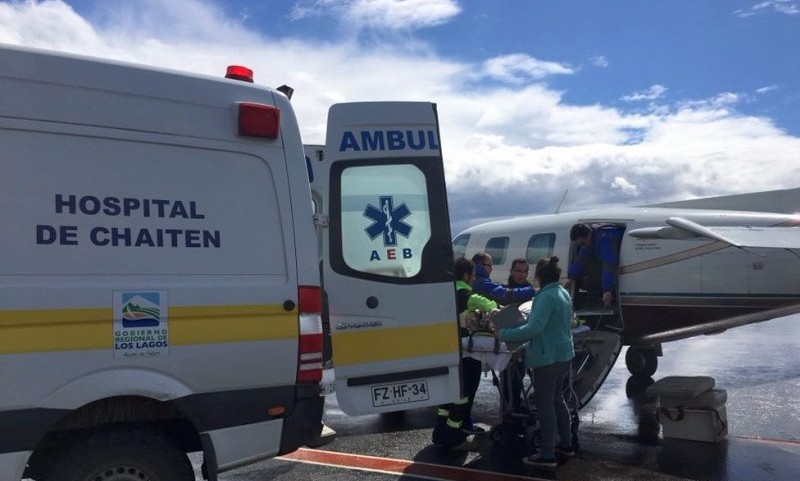 Llegan heridos en ambulancia hasta el Hospital Regional desde cahitén