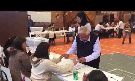 Siguen acercándose a ejercer el voto personas en general en la ciudad de Puerto Montt