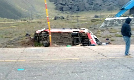 Nueve niños de Licán Ray y uno de Villarrica iban en bus accidentado en Argentina donde fallecieron tres personas