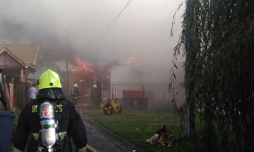 Incendio destruye el Liceo Ignacio Carrera Pinto en Frutillar 