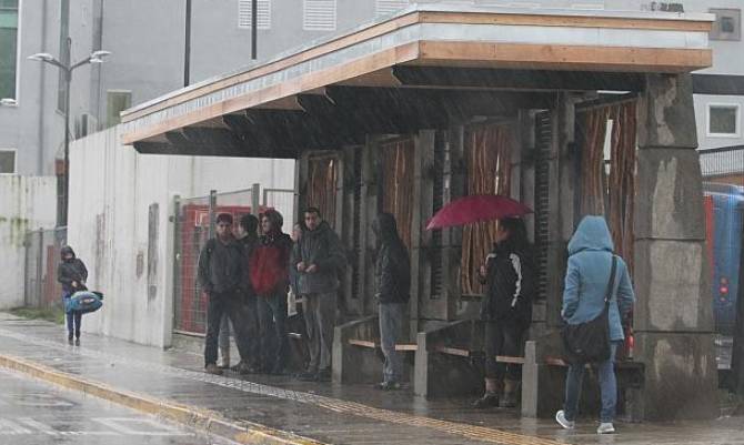 Paraderos no aptos para el clima del sur