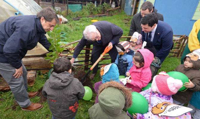 CONAF celebra el día Mundial de árbol en un jardín infantil