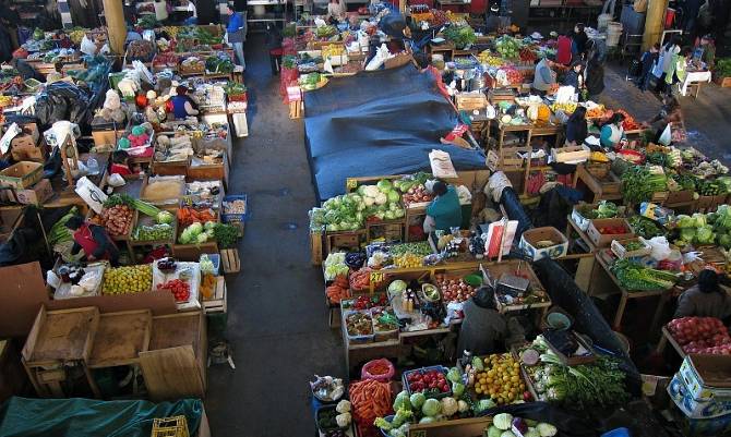 Buscan solución a conflictos en feria de Rahue