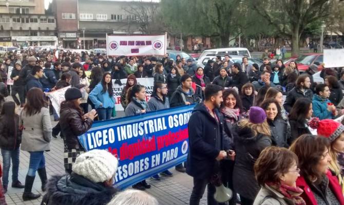 Profesores de Osorno anuncian su total adhesión al paro nacional del Magisterio este martes 28 de agosto