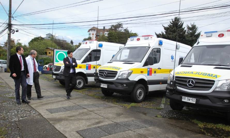 Entregan nuevas ambulancias para centros asistenciales de la región de Los Lagos