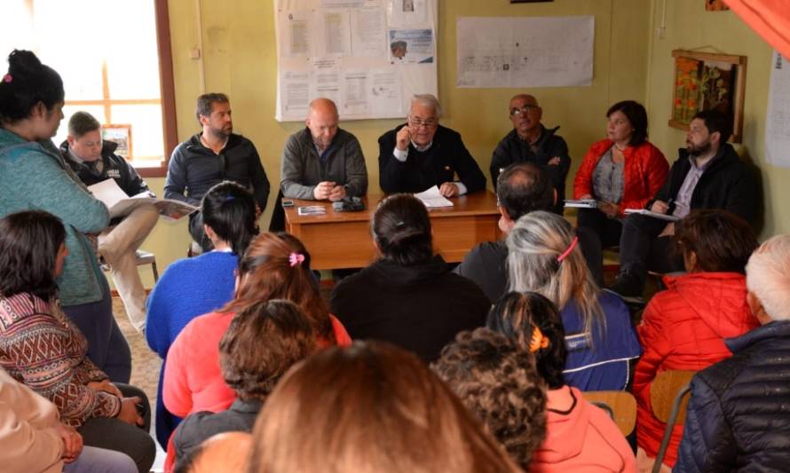 Autoridades visitaron Villa Santa Lucía y se reunieron con la comunidad
