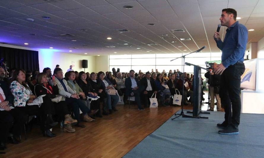 Con charla de Francisco Saavedra Municipalidad realiza lanzamiento de “Welcome To Puerto Montt”