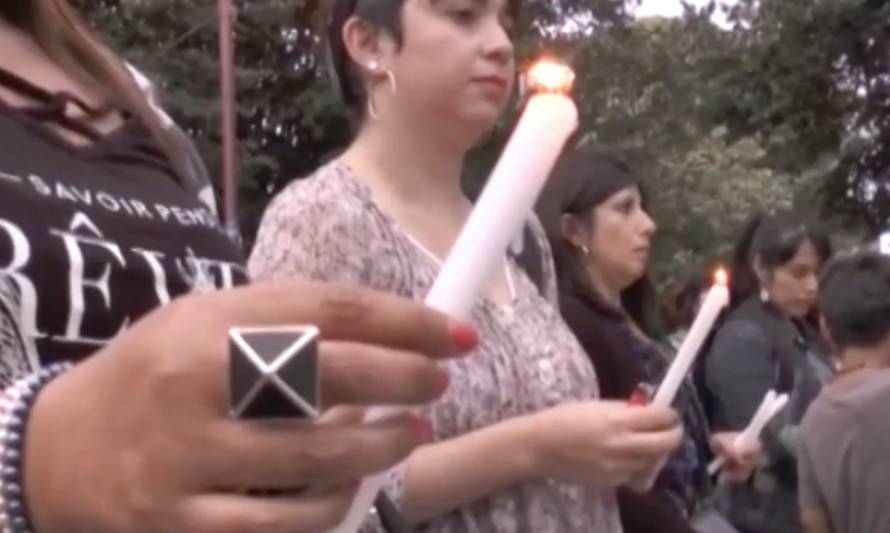 La corporación de Mujeres siglo XXI realizó una nueva velaton por los femicidios ocurridos en Osorno