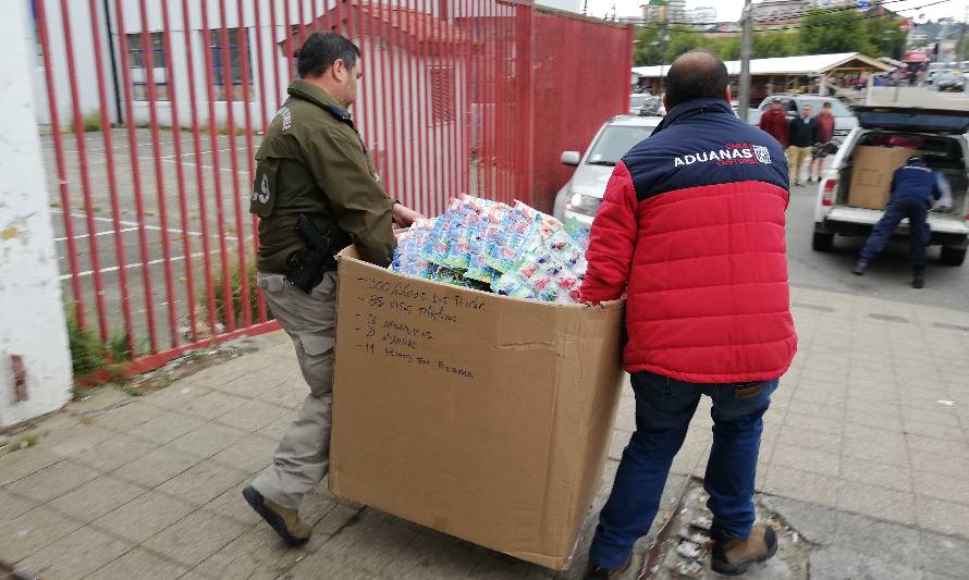 10 Mil productos incautados y un detenido dejó clausura al "Mall Chino" de Puerto Montt 