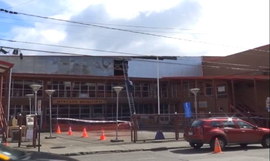 Avanzan obras en Mercado de Ancud tras incendio de diciembre.