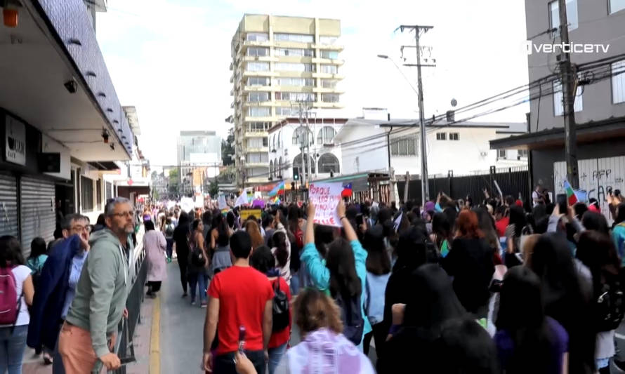 Así fue la masiva marcha del 8M en Puerto Montt