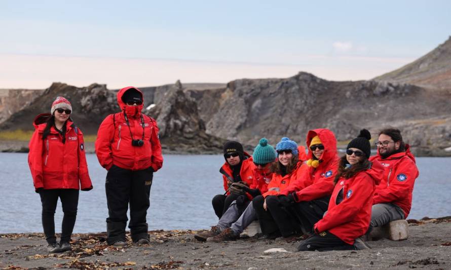 Estudiante Sede Puerto Montt UACh realizó Pasantía en la Antártica