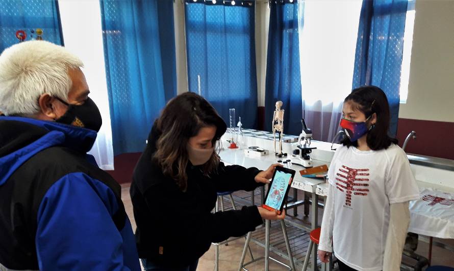 Escuela de Chile Chico es pionera en implementar “poleras mágicas”

