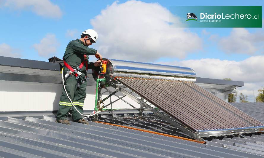 Manuka implementa calentadores solares para continuar mejorando el uso energético en lecherías