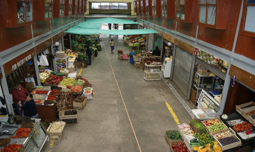 Ferias y mercado municipales funcionan en cuarentena