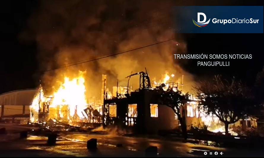 Caos en Panguipulli: arden edificios públicos en violentas protestas por muerte de malabarista