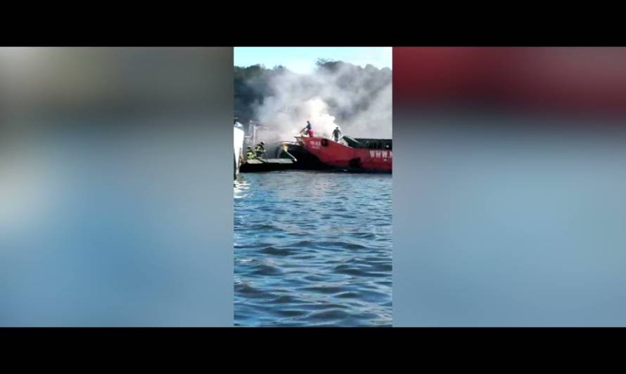 Un incendio afectó una embarcación obligando a encallarla en la costa de Dalcahue
