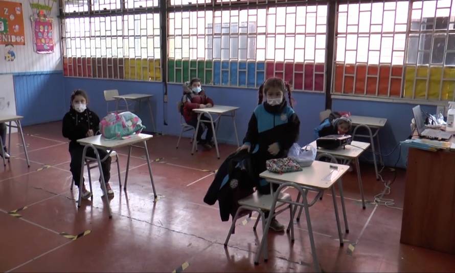 Escolares osorninos retomaron clases presenciales voluntarias