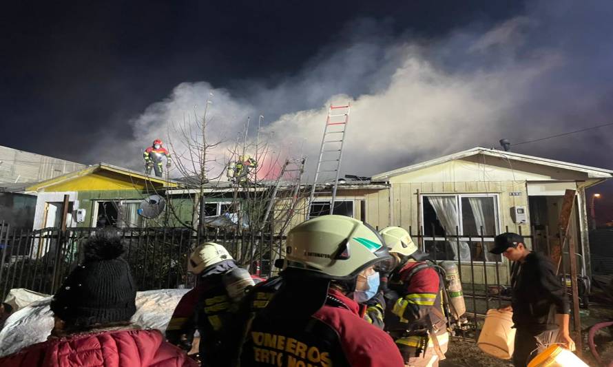 Incendio en Alerce: Tres viviendas y una bodega se vieron afectadas