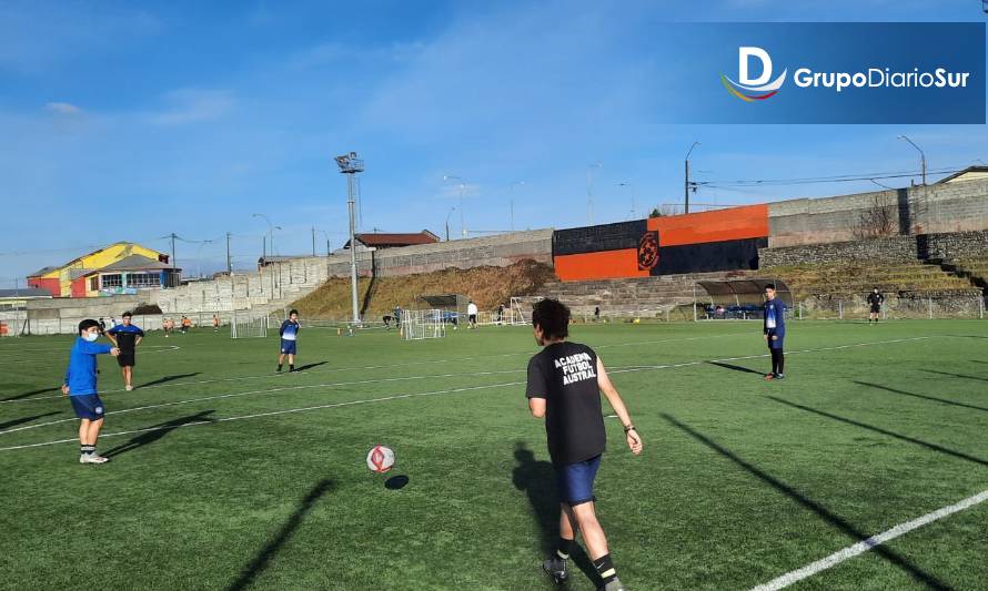 Autoridades visitaron Escuela de Fútbol Academia Austral de Puerto Montt