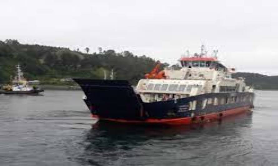 Casi 24 horas llevan a bordo 32 pasajeros de barcaza que sufrió acorbatamiento 