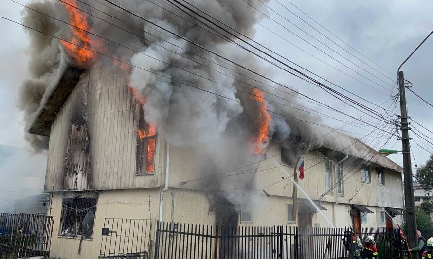 Incendio destruye 2 casas de la Armada y deja otras con serios daños