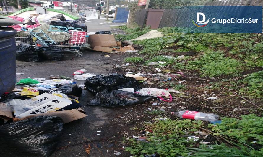Puerto Montt: Vecinos de Población Modelo denuncian microbasurales por falta de retiro de la basura