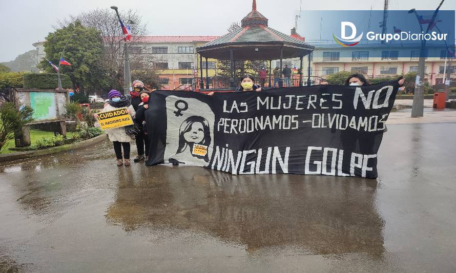 Mujeres difunden campaña "Cuidado el machismo mata" en Fiestas Patrias