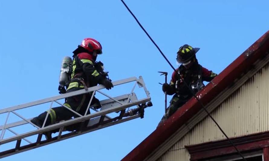 Sigue la polémica: coordinarán reunión para agilizar trabajo de Saesa a la hora de un incendio