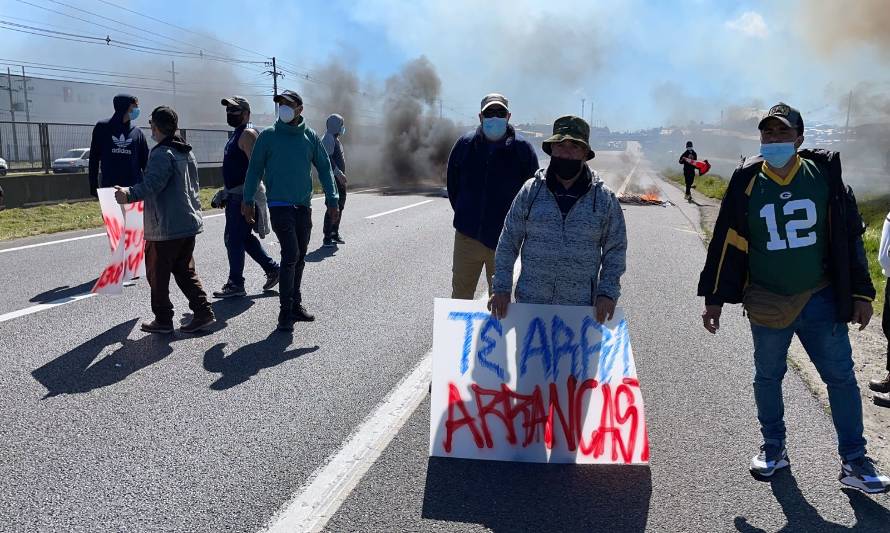 Trabajadores protestaron por el no pago de sus sueldos y cortando la ruta Cinco Sur 