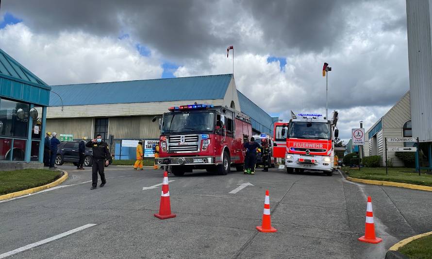 Emergencia química movilizó a bomberos a empresa Aislapol de Puerto Montt
