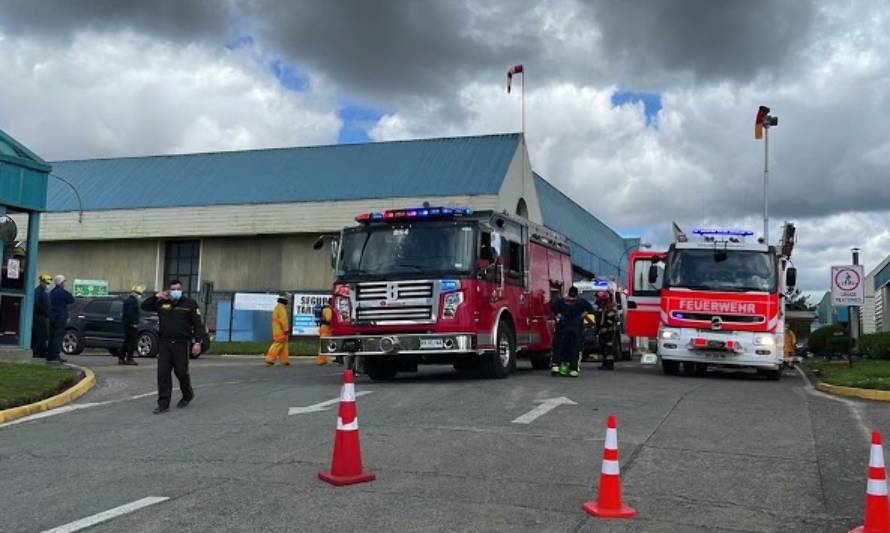 Emergencia química obliga a evacuar planta industrial en Puerto Montt