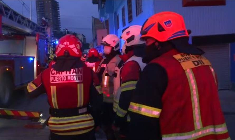 Así combatió bomberos emergencia en el centro de Puerto Montt