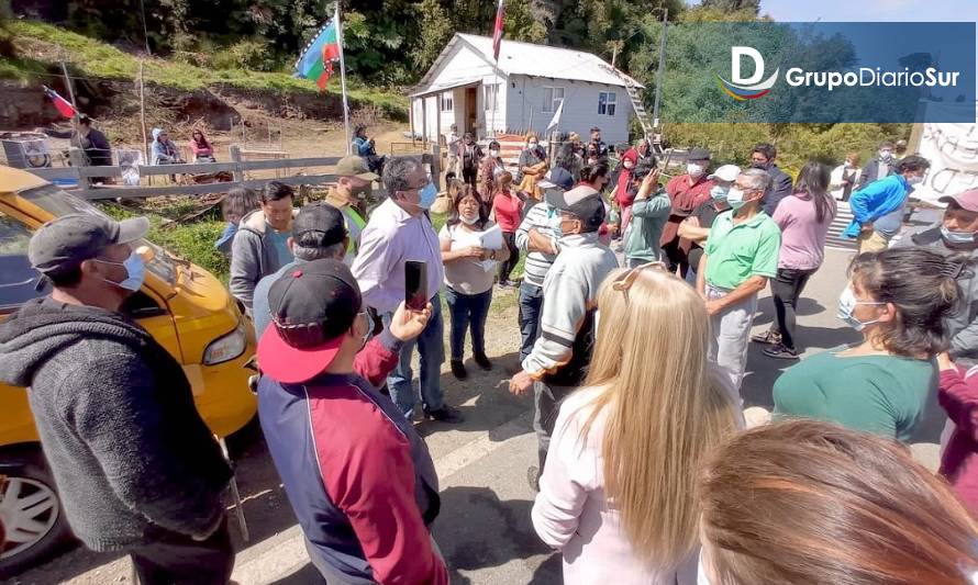 Tras reunión con director de Vialidad vecinos deponen bloqueo de Carretera Austral