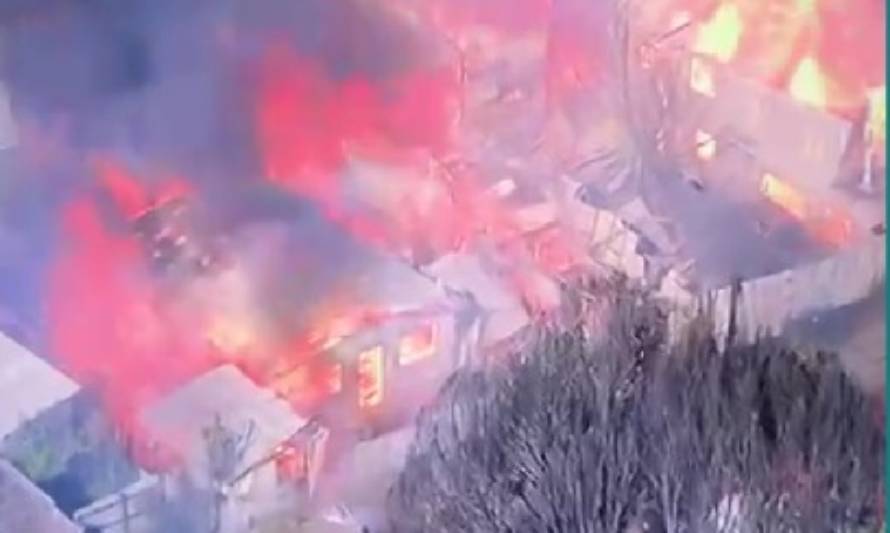 Municipio de Castro cifró en más de 100 las casas quemadas en el mayor incendio que ha afectado a Chiloé