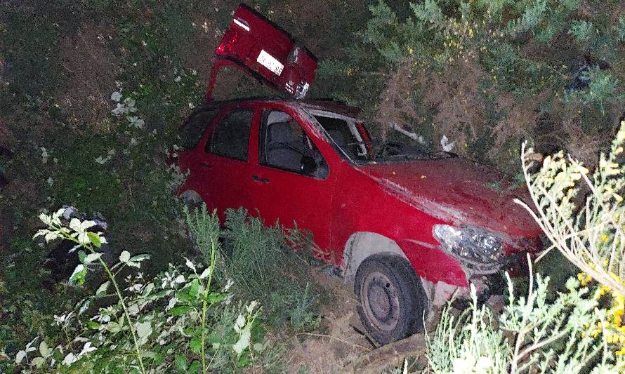 Ocupantes de vehículo huyeron  tras volcarse en la ruta Alerce