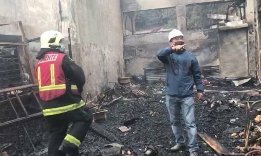 Incendio destruyó el histórico mercado de Calbuco