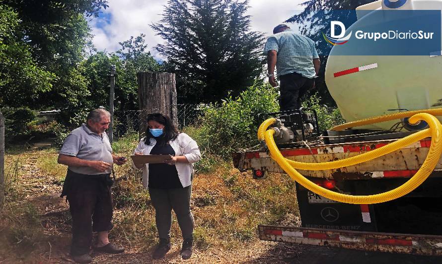 Refuerzan reparto de agua en Calbuco