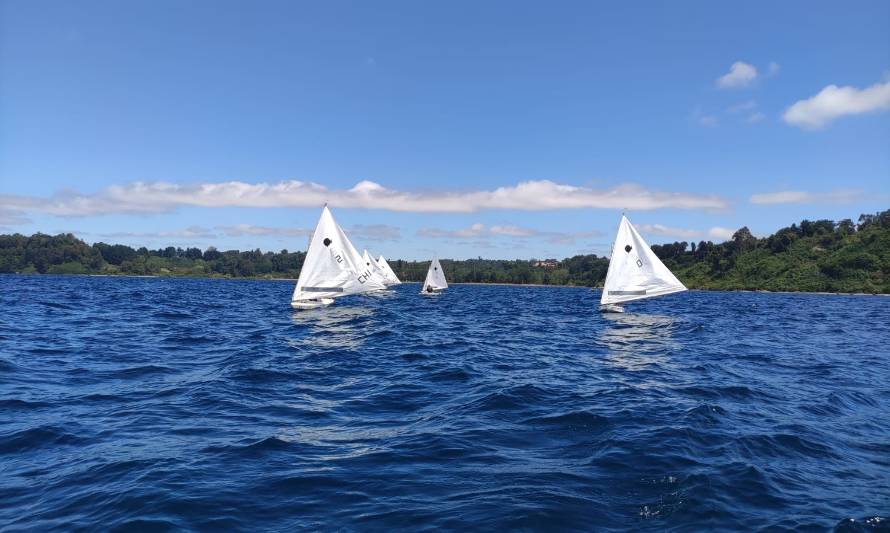 Centro de cultivo de Salmones Camanchaca en el Lago Llanquihue fue epicentro de regata clasificatoria de la Clase Sunfish Chile