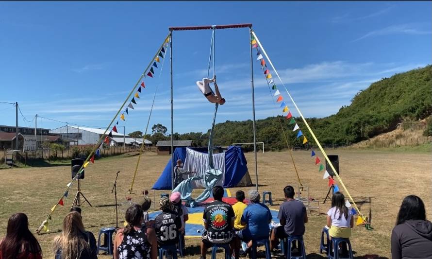 Los niños de pequeñas islas de Chiloé vieron por primera vez un circo.