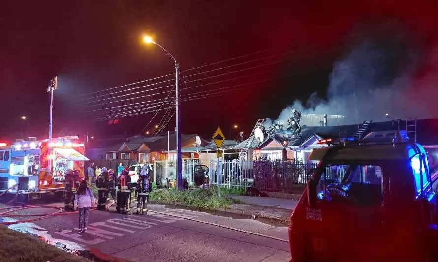 Dos incendios movilizaron a bomberos en barrios de Puerto Montt