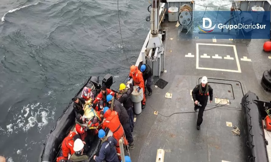 Armada  apoyó evacuación médica  de urgencia desde Isla Queullín