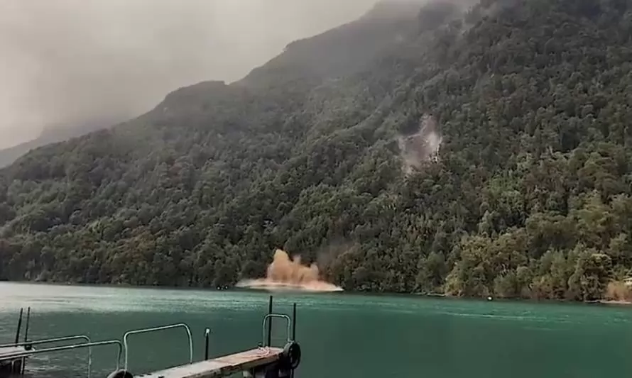 Visitaron zona donde deslizamiento causó pequeño tsunami en el Lago Todos Los Santos
