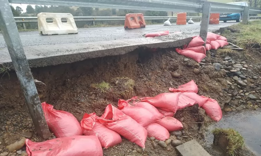 Las lluvias de las últimas semanas mantienen riesgo de colapso en caminos de Los Muermos 