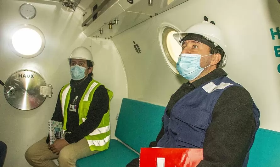 Expertos visitan instalaciones de la cámara hiperbárica en el Nuevo Hospital de Quellón