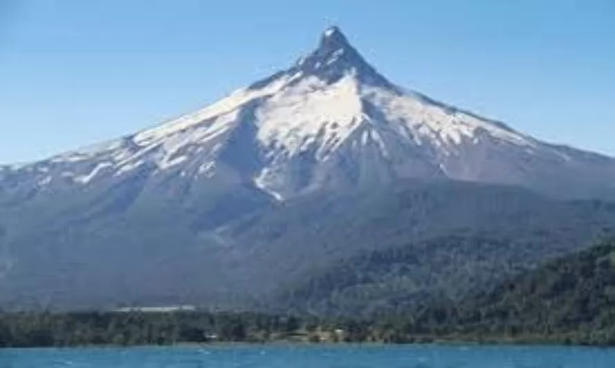 Tres funcionarios del ejercito están extraviados en el volcán Puntiagudo