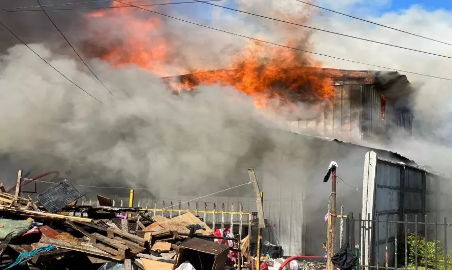 10 damnificados dejó incendio en población Pichi-Pelluco 